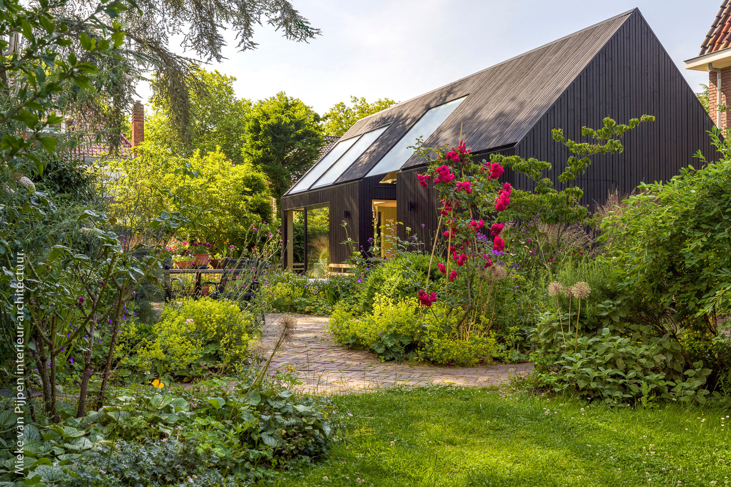 Tiny house in eigen tuin